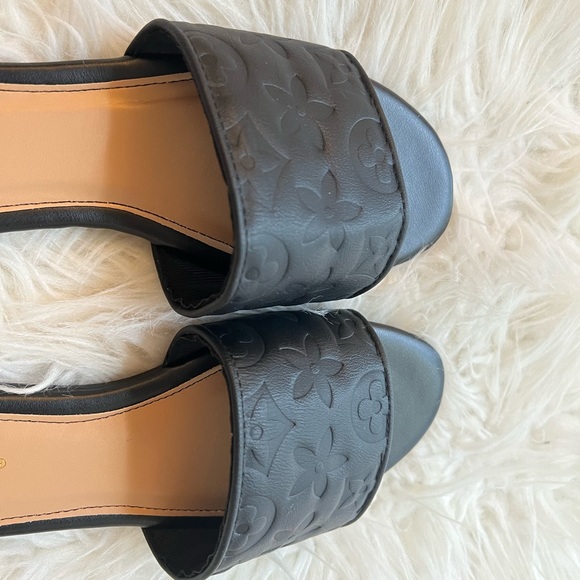 Black Luxury Embossed Slide Sandals - Picture 8 of 10